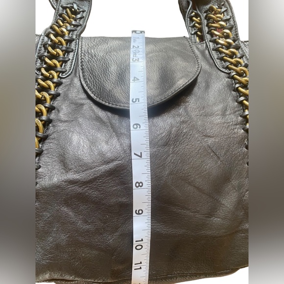 NAN black shoulder bag. Very roomy to hold a lot all hardware in good shape - Picture 5 of 16